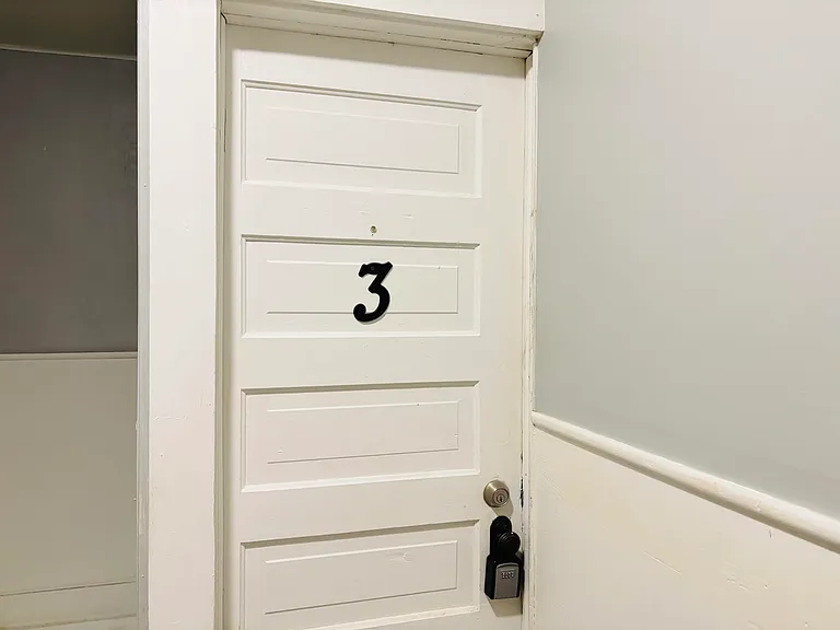 1319 Harbert Ave #3 — Photo 2
