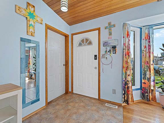 4th image of 16724 88th St NW