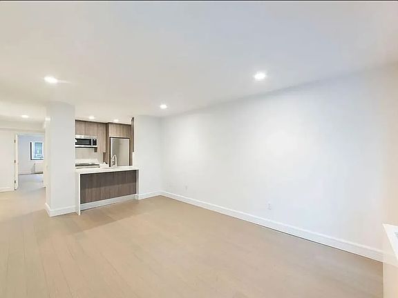 3rd image of 311 W 50th St APT 7E