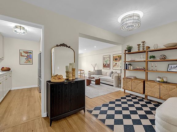 4th image of 302 E 88th St APT 7F