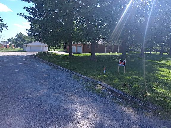 2nd image of 4780 Airport Rd
