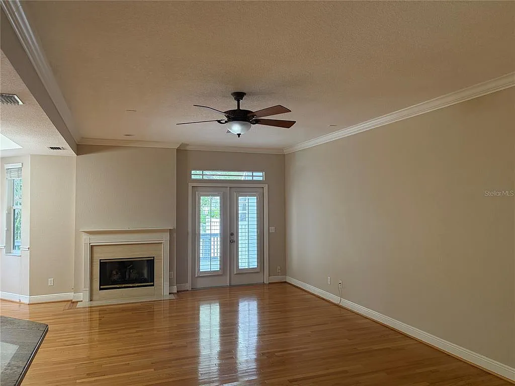 3 bed, 2.5 bath, 2348 sqft, $3,700 — Photo 3
