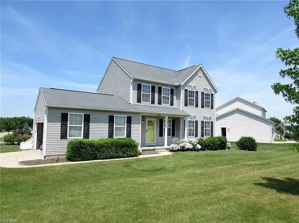 898 Longbrook Dr, Wadsworth, OH 44281