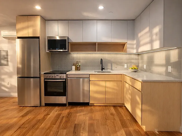 180 Cabrini Blvd #PENTHOUSE — Photo 5