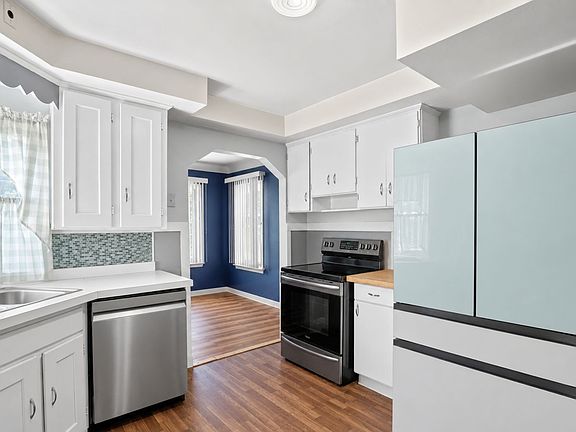 5th image of 321 Torrance Ave