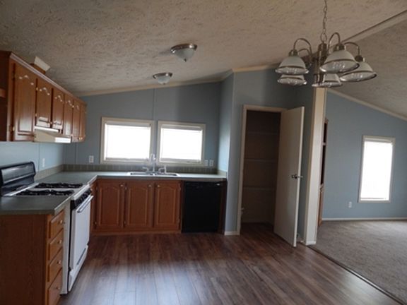 4th image of 14 Vevay Dr W