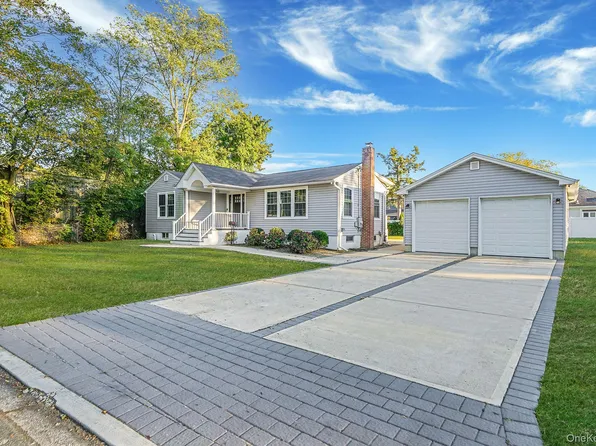 20 Pell Avenue, North Babylon, NY 11703