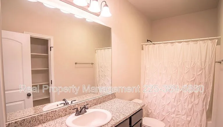 1870 Oakwood Dr — Photo 8