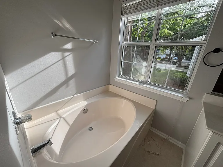 1715 Crystal Lake Dr — Photo 21