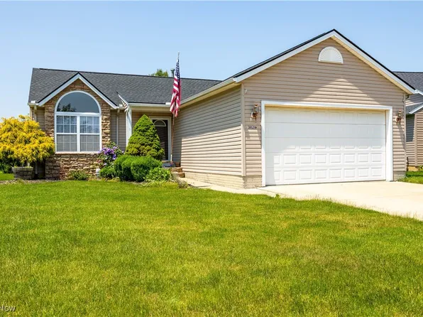 38216 Pelican Lake Dr, North Ridgeville, OH 44039