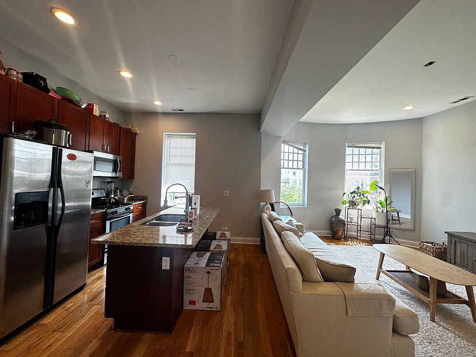 1st image of 3218 W Fullerton Ave APT 3
