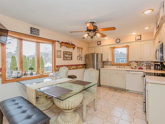4th image of 41 Hyde Ln