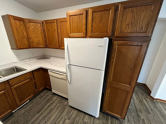 4th image of 464 W 31st St