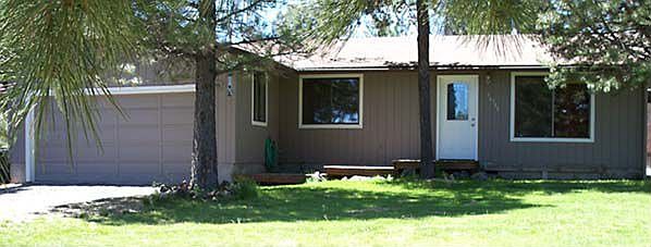 Cute cabin in the woods!