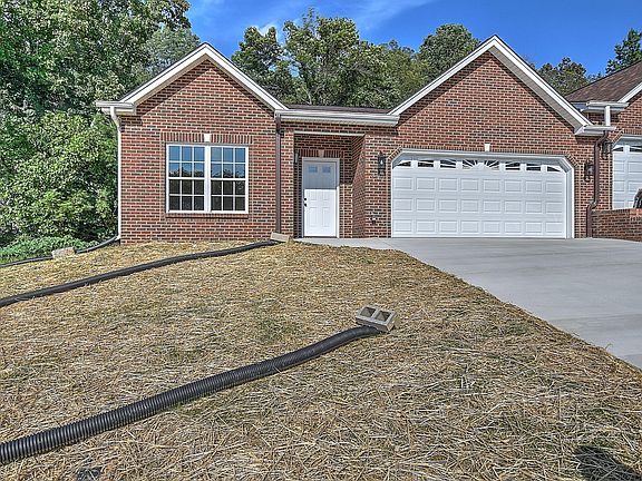 2nd image of 3826 Oakley Pl #0