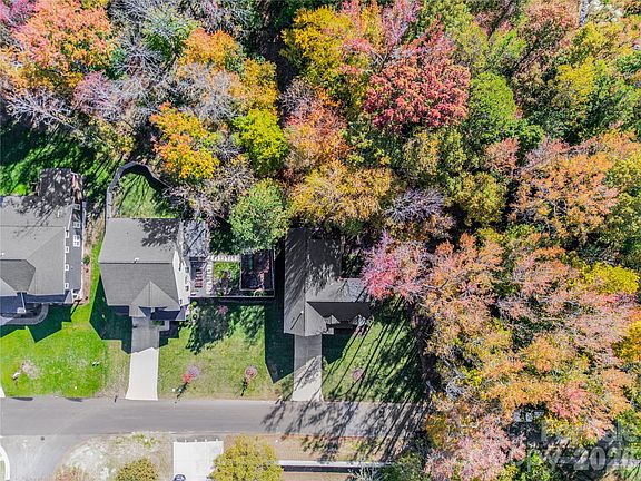 3rd image of 4221 Spring St