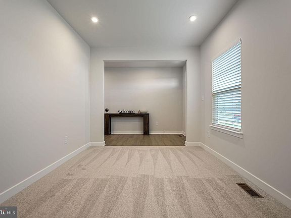4th image of 200 Charleston Cir