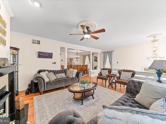 4th image of 100 Stratford Ct