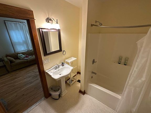 4th image of 117 E Spencer St #1