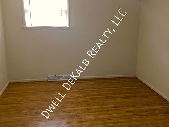 4th image of 818 Greenbrier Rd #C