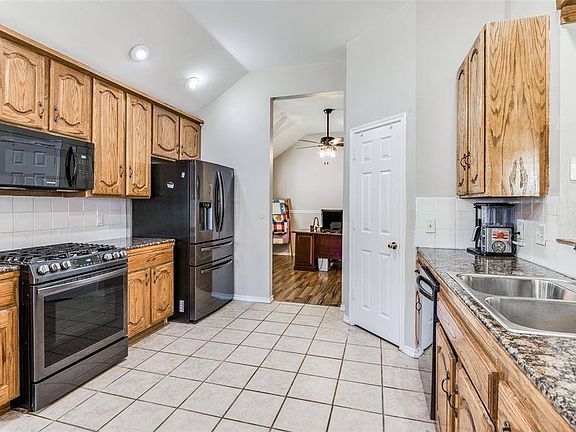 4th image of 7401 Gairlock Dr