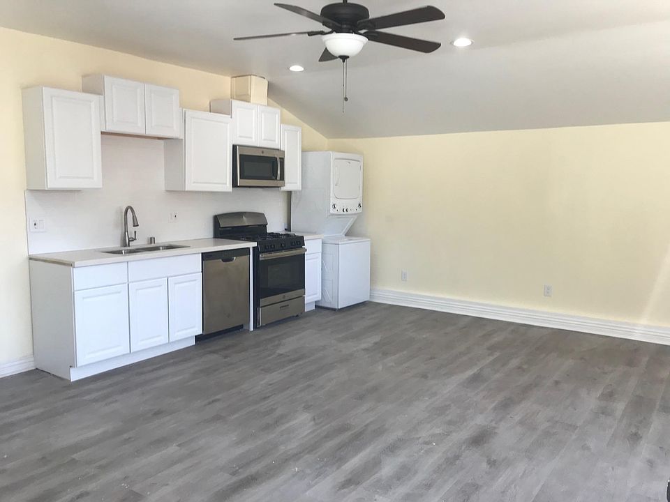 1st image of 9746 Saloma Ave #1/2