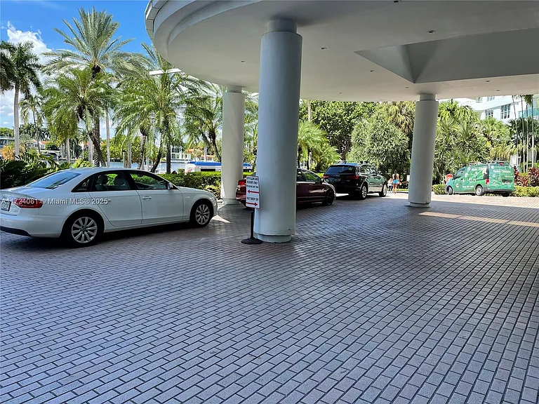 5151 Collins Ave #1722 — Photo 7