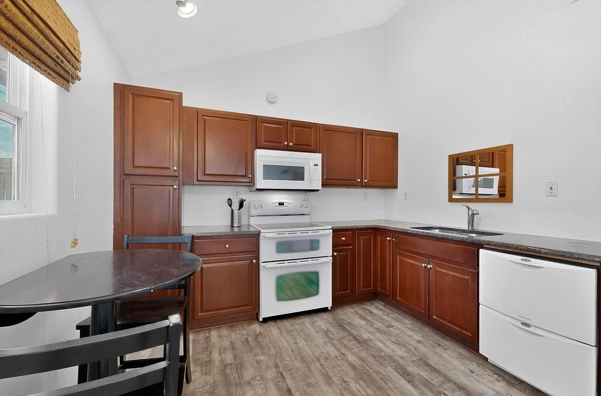 1 bed, 700 sqft, $1,750 — Photo 4