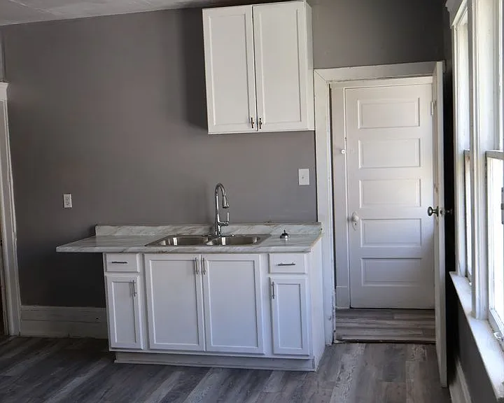6812 Whitney Ave — Photo 48
