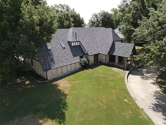 2nd image of 2317 Robinwood Cir