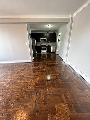 3rd image of 21 E 21st St APT 6D