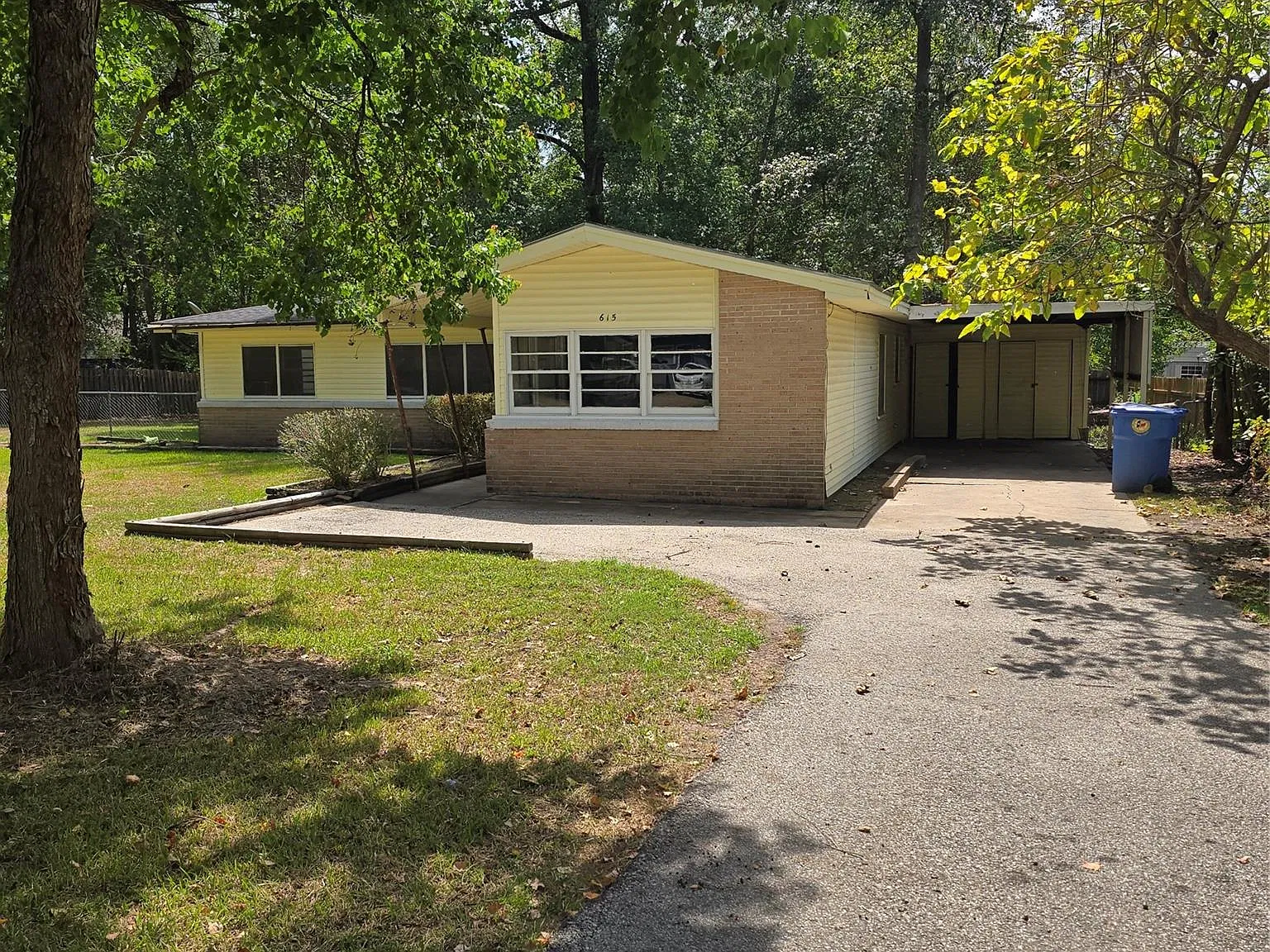3 bed, 2.0 bath, 1270 sqft, $1,400 — Photo 2