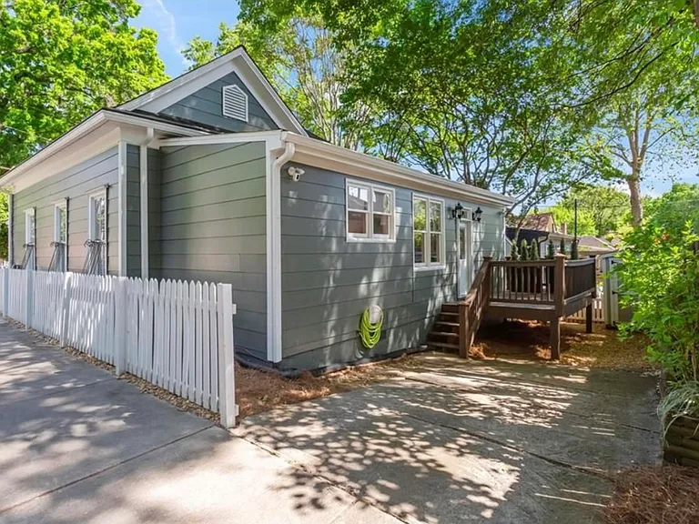 235 Powell St SE — Photo 27