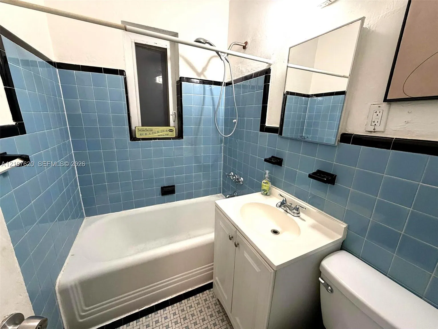260 Euclid Condo — Photo 2