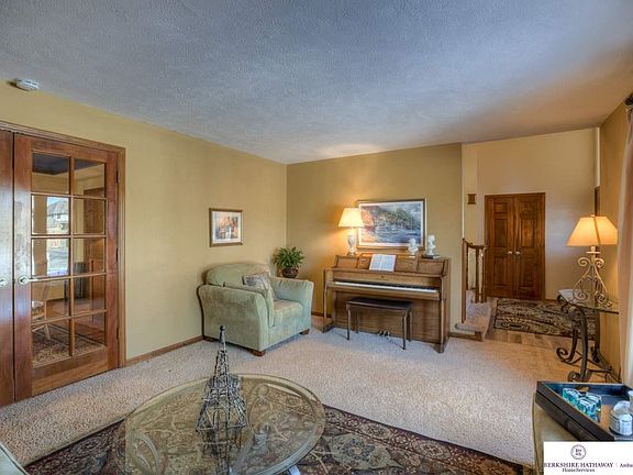 3rd image of 14917 Burt Dr