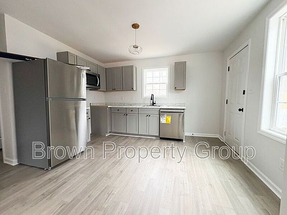 3rd image of 215 Andy St