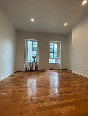 Rented by Current Real Estate Advisors | media 12