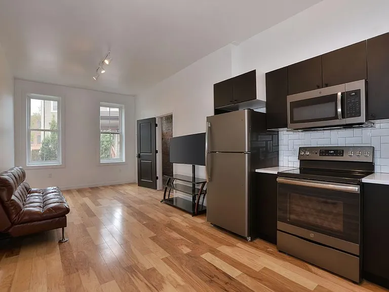 1715 Locust St #1 — Photo 8