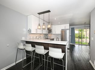 1130 W Baldwin Ct, Mequon, WI 53092