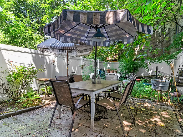 547 Gates Ave #1 — Photo 5