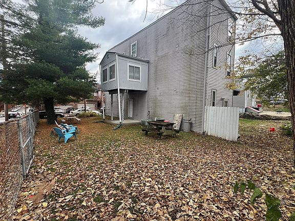 3rd image of 2929 Vaughn St #1