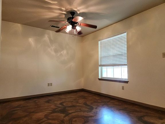 5th image of 404 Jennings Blvd