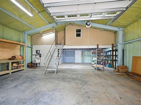 3rd image of 80022 Watts Thomas Rd