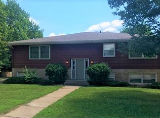 1605 S 3rd St #4, Saint Peter, MN 56082