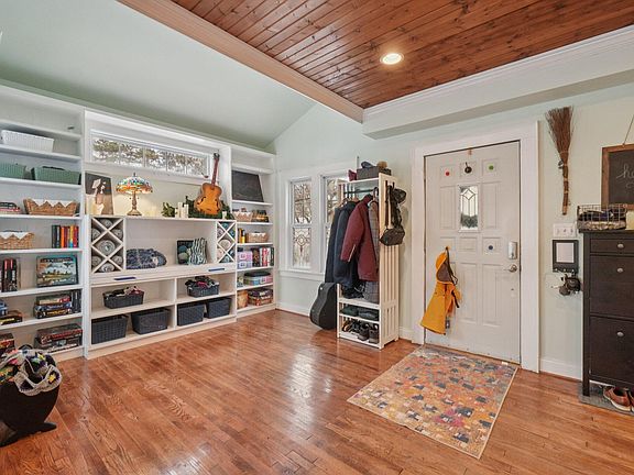 3rd image of 7 Oakwood St