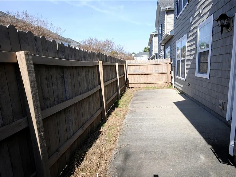 1101 Tenbury Pl — Photo 42