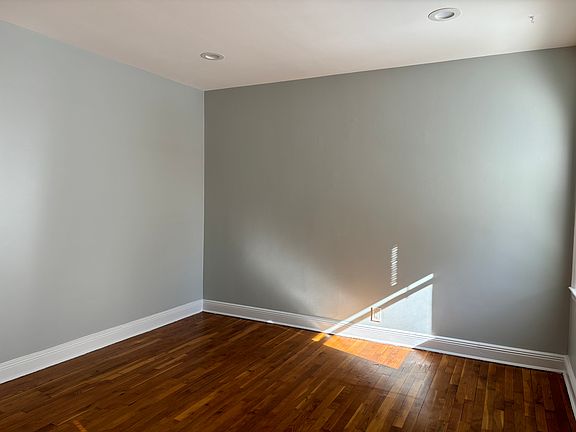 4th image of 69 Orchard St #3C