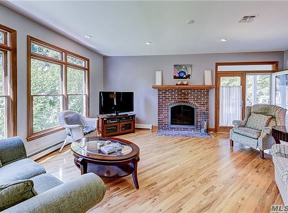 3rd image of 299 Sterling Pl