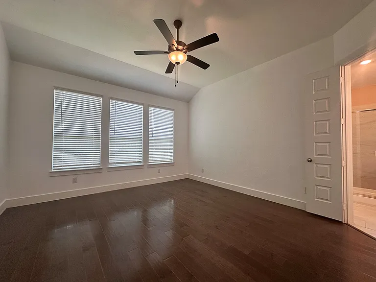 2609 Chevy Chase Dr — Photo 21