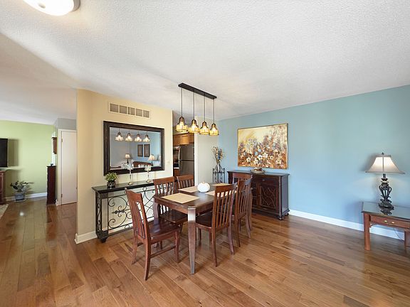 4th image of 1040 Dartmouth Dr